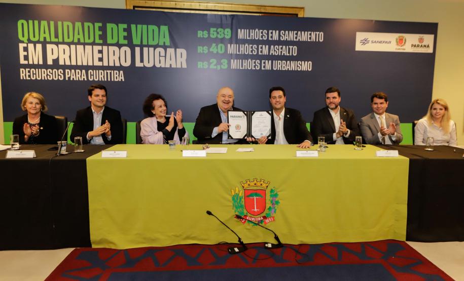 Curitiba, 17 de junho de 2024 - O governador Carlos Massa Ratinho Jr., anuncia a liberação de verbas para pavimentação, restauração de praça e obras de saneamento em Curitiba.