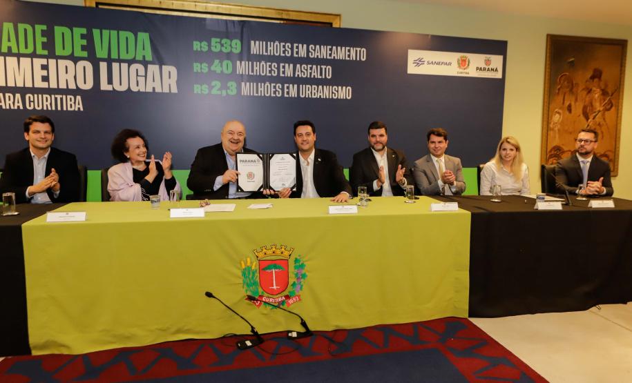 Curitiba, 17 de junho de 2024 - O governador Carlos Massa Ratinho Jr., anuncia a liberação de verbas para pavimentação, restauração de praça e obras de saneamento em Curitiba.