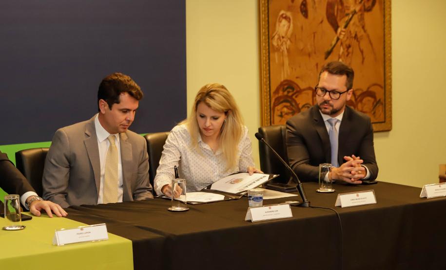 Curitiba, 17 de junho de 2024 - O governador Carlos Massa Ratinho Jr., anuncia a liberação de verbas para pavimentação, restauração de praça e obras de saneamento em Curitiba.