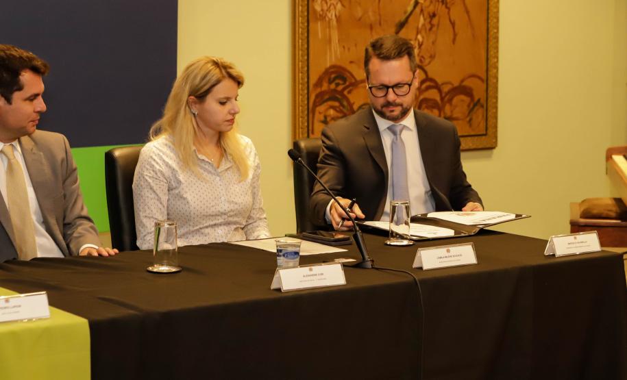 Curitiba, 17 de junho de 2024 - O governador Carlos Massa Ratinho Jr., anuncia a liberação de verbas para pavimentação, restauração de praça e obras de saneamento em Curitiba.