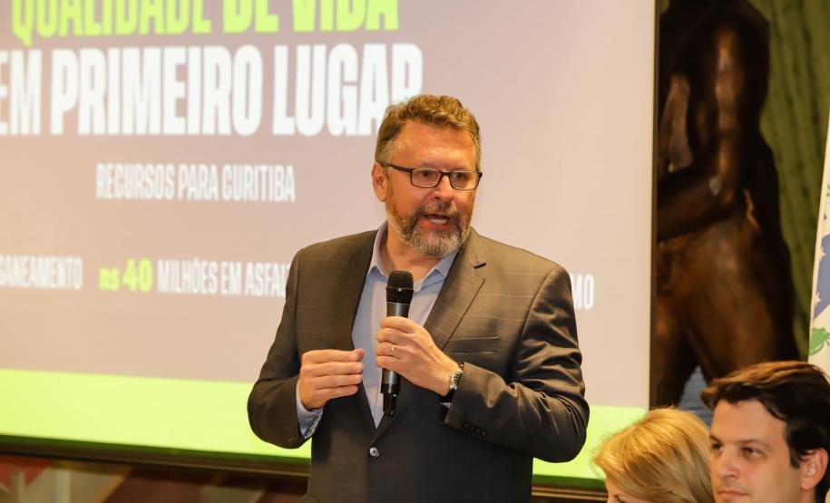 Curitiba, 17 de junho de 2024 - O governador Carlos Massa Ratinho Jr., anuncia a liberação de verbas para pavimentação, restauração de praça e obras de saneamento em Curitiba.