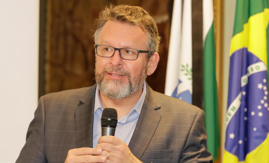 Curitiba, 17 de junho de 2024 - O governador Carlos Massa Ratinho Jr., anuncia a liberação de verbas para pavimentação, restauração de praça e obras de saneamento em Curitiba.