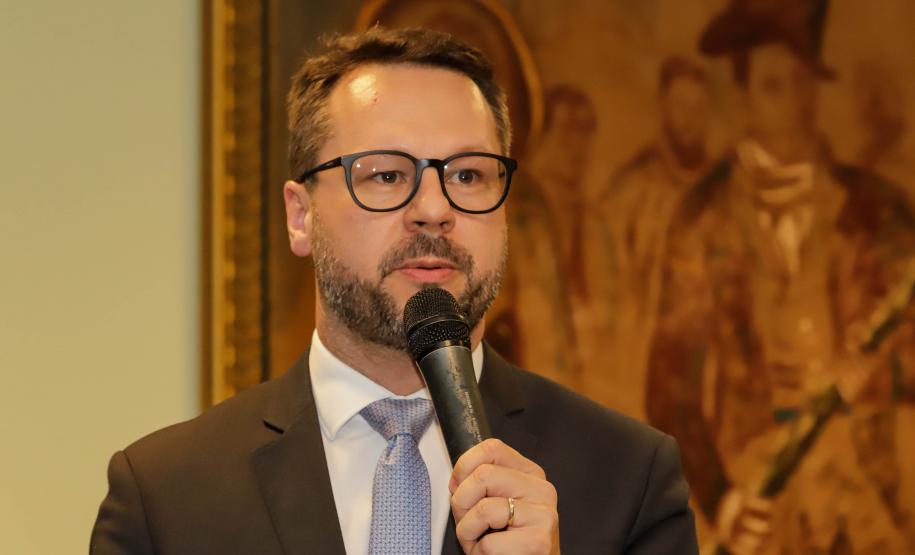 Curitiba, 17 de junho de 2024 - O governador Carlos Massa Ratinho Jr., anuncia a liberação de verbas para pavimentação, restauração de praça e obras de saneamento em Curitiba.