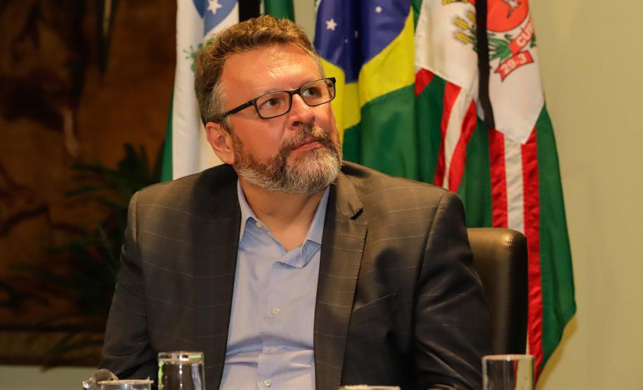 Curitiba, 17 de junho de 2024 - O governador Carlos Massa Ratinho Jr., anuncia a liberação de verbas para pavimentação, restauração de praça e obras de saneamento em Curitiba.