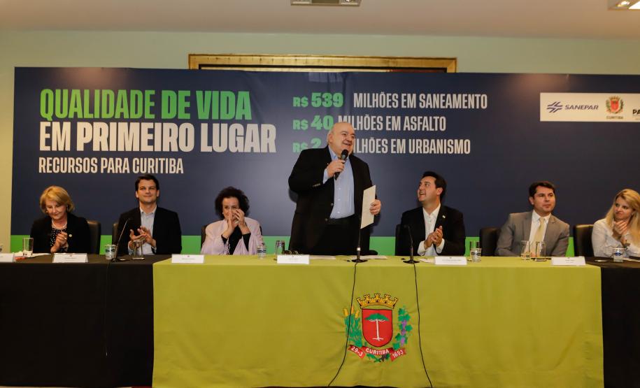 Curitiba, 17 de junho de 2024 - O governador Carlos Massa Ratinho Jr., anuncia a liberação de verbas para pavimentação, restauração de praça e obras de saneamento em Curitiba.