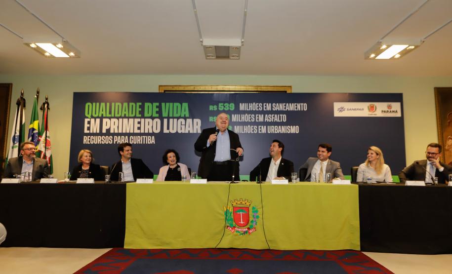 Curitiba, 17 de junho de 2024 - O governador Carlos Massa Ratinho Jr., anuncia a liberação de verbas para pavimentação, restauração de praça e obras de saneamento em Curitiba.
