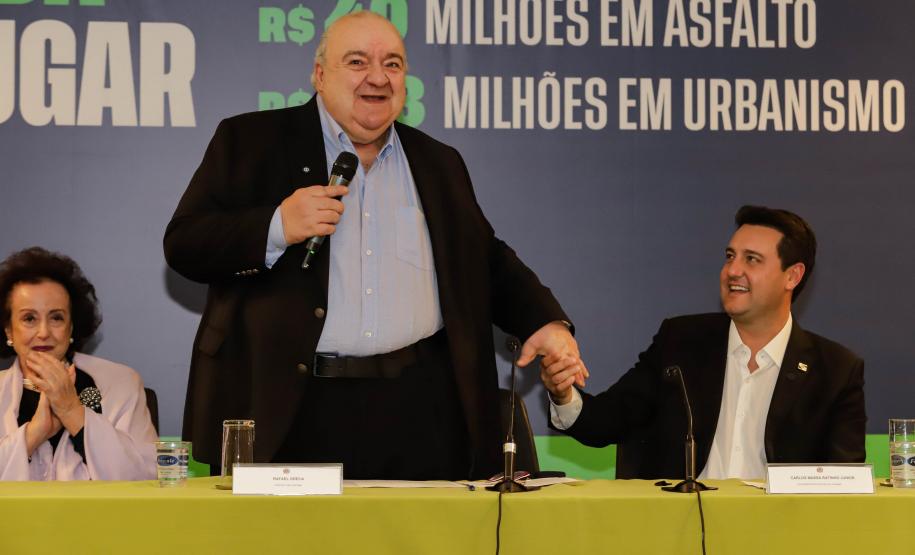 Curitiba, 17 de junho de 2024 - O governador Carlos Massa Ratinho Jr., anuncia a liberação de verbas para pavimentação, restauração de praça e obras de saneamento em Curitiba.