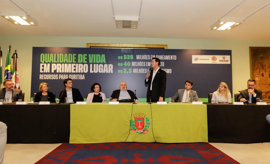 Curitiba, 17 de junho de 2024 - O governador Carlos Massa Ratinho Jr., anuncia a liberação de verbas para pavimentação, restauração de praça e obras de saneamento em Curitiba.