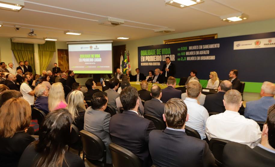 Curitiba, 17 de junho de 2024 - O governador Carlos Massa Ratinho Jr., anuncia a liberação de verbas para pavimentação, restauração de praça e obras de saneamento em Curitiba.