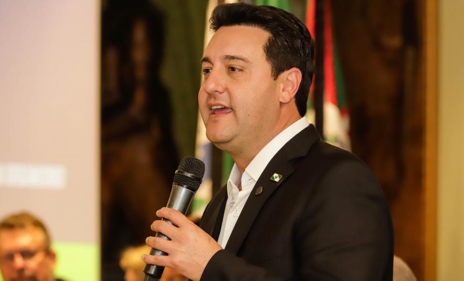 Curitiba, 17 de junho de 2024 - O governador Carlos Massa Ratinho Jr., anuncia a liberação de verbas para pavimentação, restauração de praça e obras de saneamento em Curitiba.