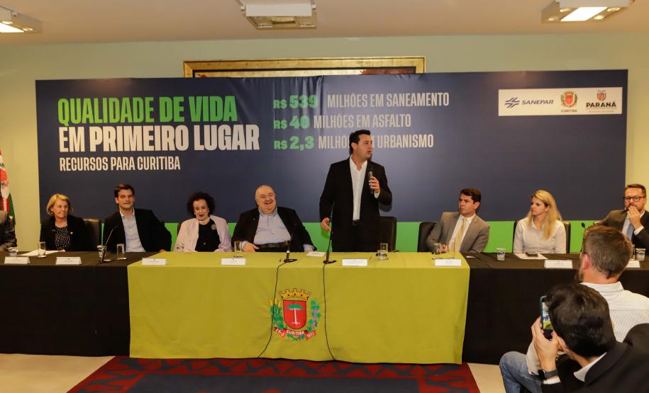 Curitiba, 17 de junho de 2024 - O governador Carlos Massa Ratinho Jr., anuncia a liberação de verbas para pavimentação, restauração de praça e obras de saneamento em Curitiba.