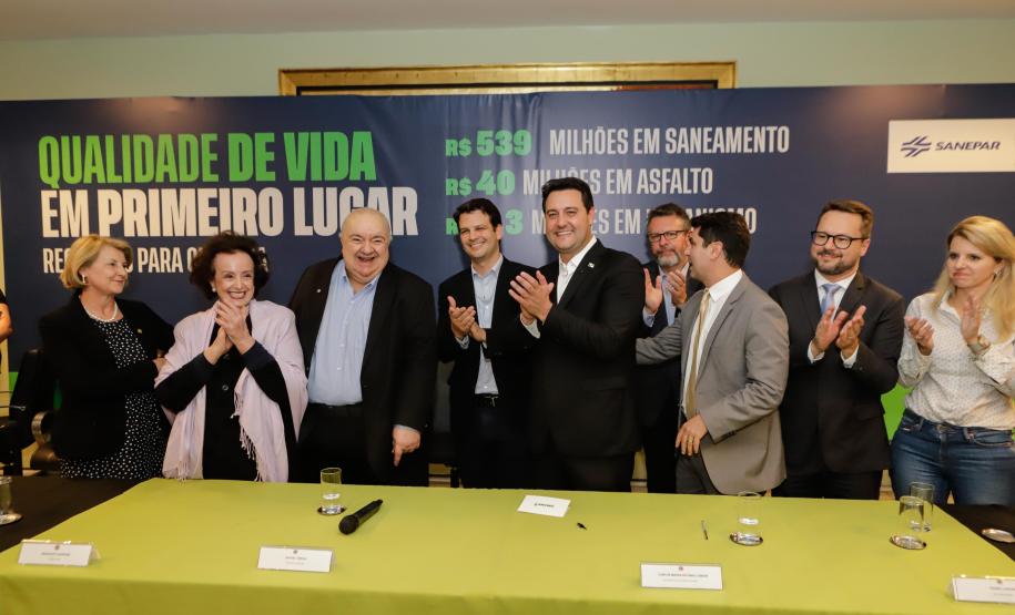 Curitiba, 17 de junho de 2024 - O governador Carlos Massa Ratinho Jr., anuncia a liberação de verbas para pavimentação, restauração de praça e obras de saneamento em Curitiba.