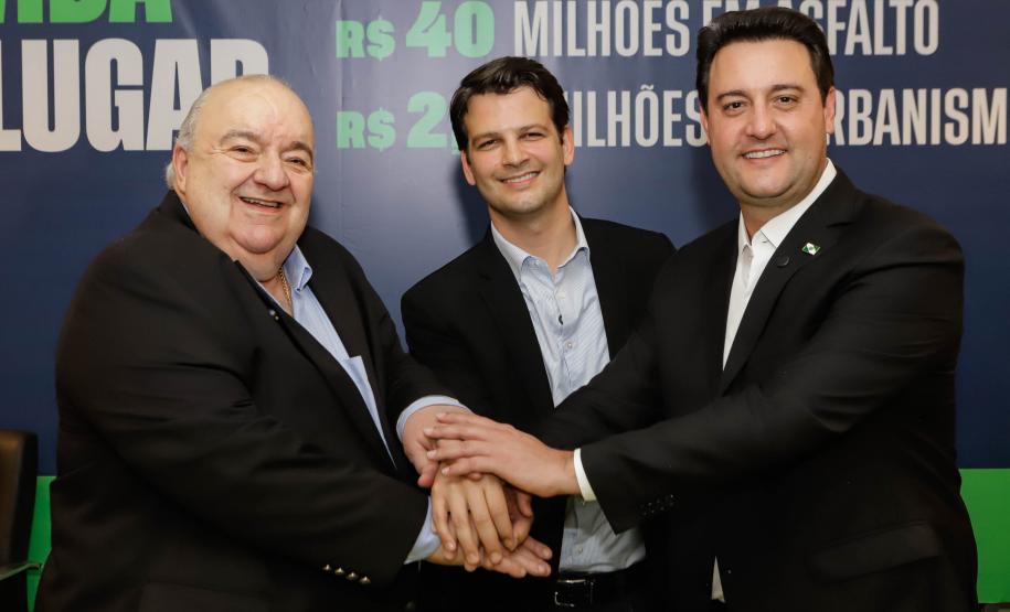 Curitiba, 17 de junho de 2024 - O governador Carlos Massa Ratinho Jr., anuncia a liberação de verbas para pavimentação, restauração de praça e obras de saneamento em Curitiba.