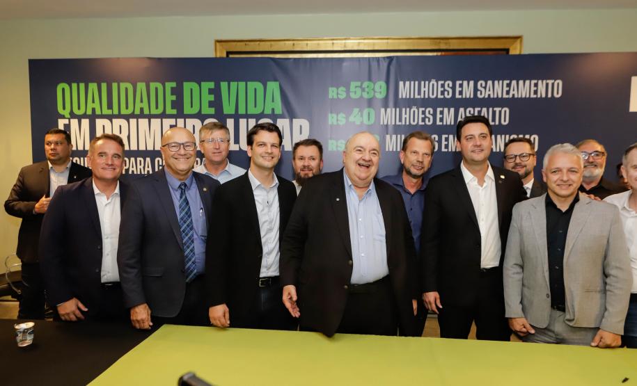 Curitiba, 17 de junho de 2024 - O governador Carlos Massa Ratinho Jr., anuncia a liberação de verbas para pavimentação, restauração de praça e obras de saneamento em Curitiba.