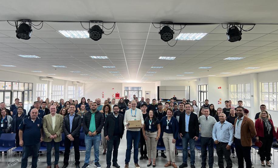 Talento Tech-PR distribui 100 notebooks para municípios e alunos do Litoral