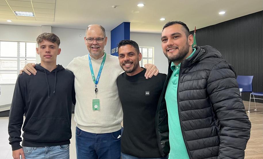 Talento Tech-PR distribui 100 notebooks para municípios e alunos do Litoral