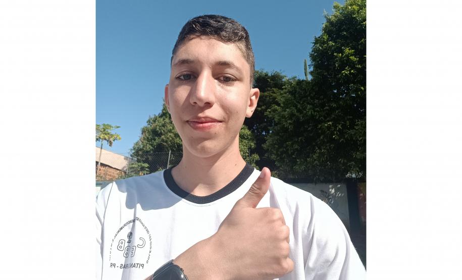 Vindos diretamente da Austrália, desembarcaram nesta terça e quarta-feira (25 e 26), no Aeroporto Internacional Afonso Pena, em São José dos Pinhais, na Grande Curitiba, 54 alunos da rede estadual de ensino que participaram da edição de 2024 do programa Ganhando o Mundo.  O programa de intercâmbio do Governo do Estado levou, entre os meses de janeiro e fevereiro, mil estudantes para cinco países de língua inglesa. Eles tiveram uma oportunidade de estudar, durante esses meses, em um curso equivalente ao Ensi