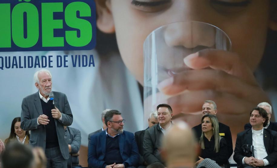 O governador em exercício Darci Piana e o presidente da Sanepar, Wilson Bley, anunciam nesta terça-feira (02) um pacote de investimento em saneamento rural e urbano e distribuição de água, além da conclusão de obras emblemáticas do setor.