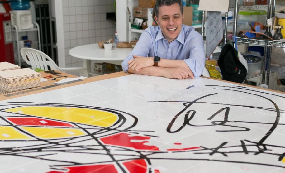 Paris 2024: artistas paranaenses levam seus trabalhos à Casa Brasil durante as Olimpíadas