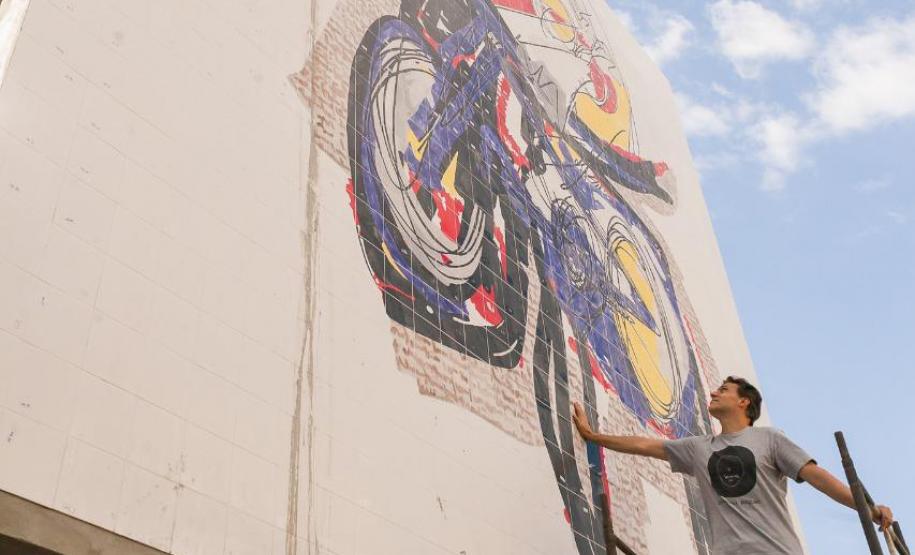 Paris 2024: artistas paranaenses levam seus trabalhos à Casa Brasil durante as Olimpíadas