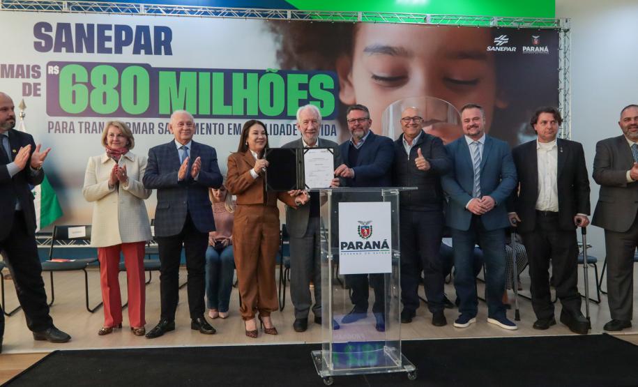 O governador em exercício Darci Piana e o presidente da Sanepar, Wilson Bley, anunciam nesta terça-feira (02) um pacote de investimento em saneamento rural e urbano e distribuição de água, além da conclusão de obras emblemáticas do setor.