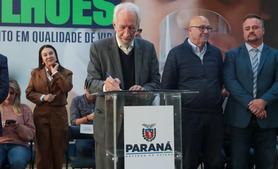 O governador em exercício Darci Piana e o presidente da Sanepar, Wilson Bley, anunciam nesta terça-feira (02) um pacote de investimento em saneamento rural e urbano e distribuição de água, além da conclusão de obras emblemáticas do setor.