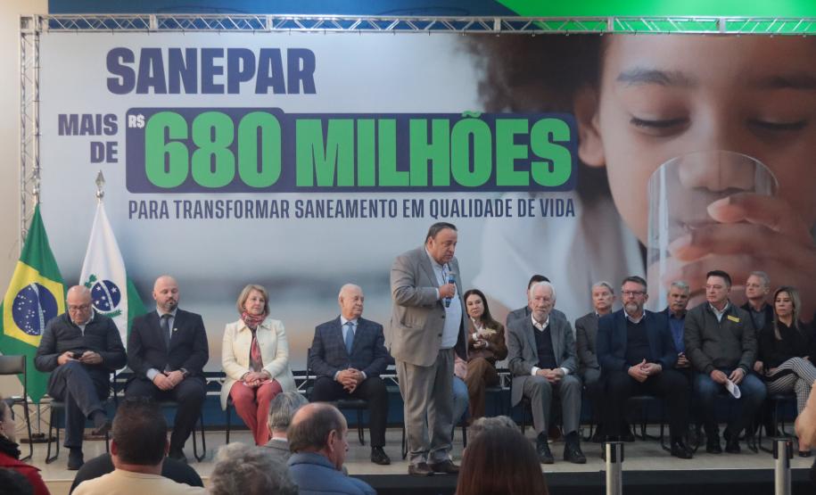 O governador em exercício Darci Piana e o presidente da Sanepar, Wilson Bley, anunciam nesta terça-feira (02) um pacote de investimento em saneamento rural e urbano e distribuição de água, além da conclusão de obras emblemáticas do setor.
