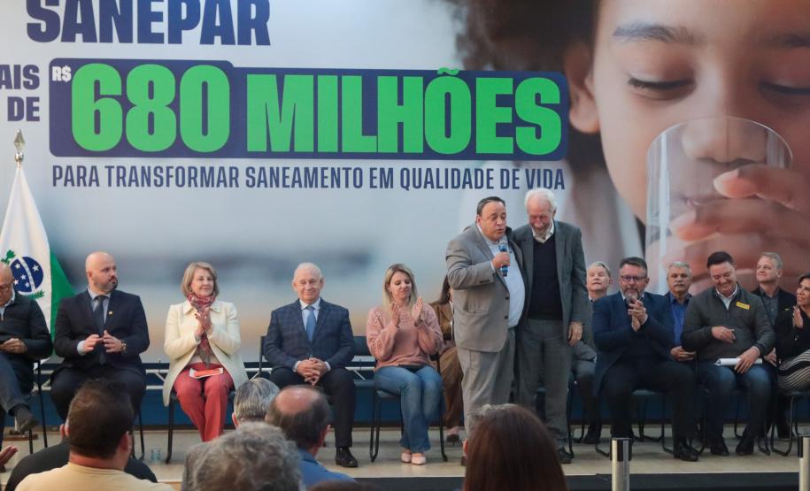 O governador em exercício Darci Piana e o presidente da Sanepar, Wilson Bley, anunciam nesta terça-feira (02) um pacote de investimento em saneamento rural e urbano e distribuição de água, além da conclusão de obras emblemáticas do setor.