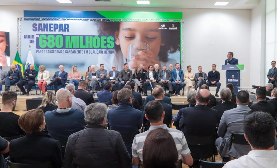 O governador em exercício Darci Piana e o presidente da Sanepar, Wilson Bley, anunciam nesta terça-feira (02) um pacote de investimento em saneamento rural e urbano e distribuição de água, além da conclusão de obras emblemáticas do setor.