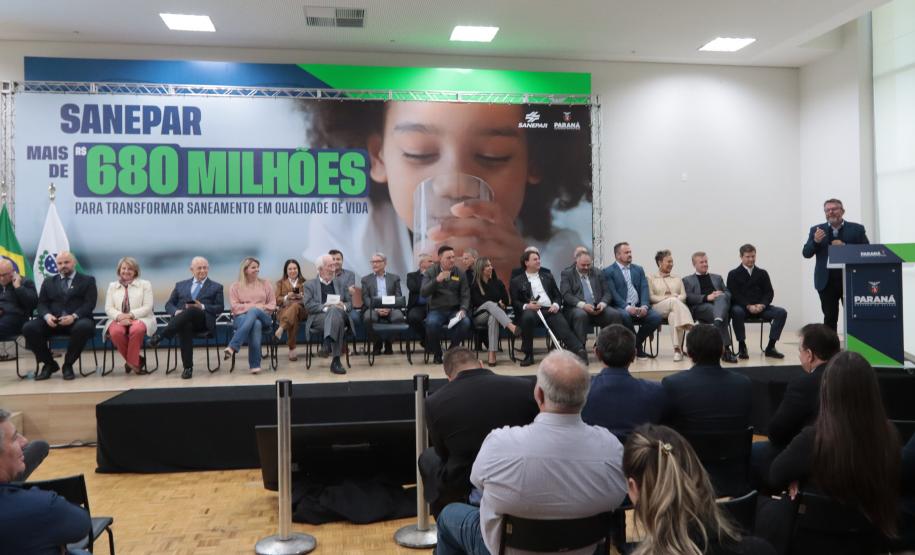 O governador em exercício Darci Piana e o presidente da Sanepar, Wilson Bley, anunciam nesta terça-feira (02) um pacote de investimento em saneamento rural e urbano e distribuição de água, além da conclusão de obras emblemáticas do setor.
