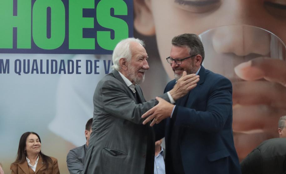 O governador em exercício Darci Piana e o presidente da Sanepar, Wilson Bley, anunciam nesta terça-feira (02) um pacote de investimento em saneamento rural e urbano e distribuição de água, além da conclusão de obras emblemáticas do setor.