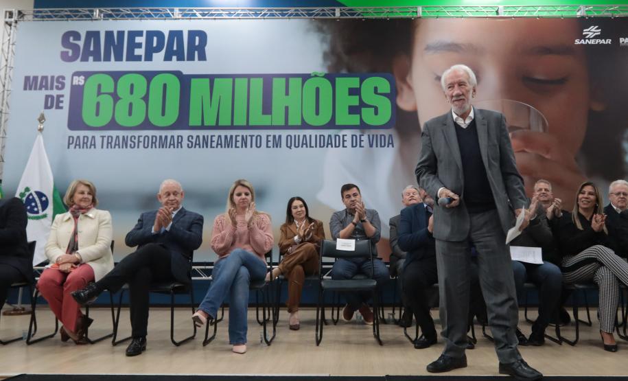 O governador em exercício Darci Piana e o presidente da Sanepar, Wilson Bley, anunciam nesta terça-feira (02) um pacote de investimento em saneamento rural e urbano e distribuição de água, além da conclusão de obras emblemáticas do setor.