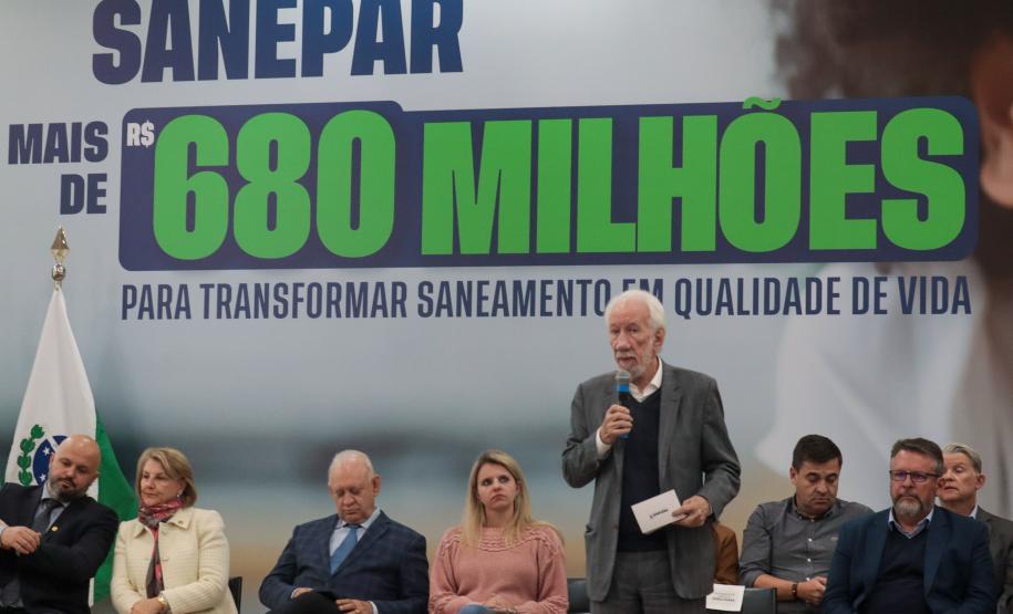 O governador em exercício Darci Piana e o presidente da Sanepar, Wilson Bley, anunciam nesta terça-feira (02) um pacote de investimento em saneamento rural e urbano e distribuição de água, além da conclusão de obras emblemáticas do setor.