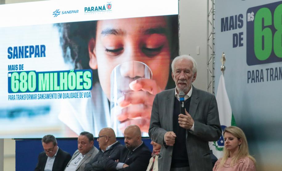 O governador em exercício Darci Piana e o presidente da Sanepar, Wilson Bley, anunciam nesta terça-feira (02) um pacote de investimento em saneamento rural e urbano e distribuição de água, além da conclusão de obras emblemáticas do setor.