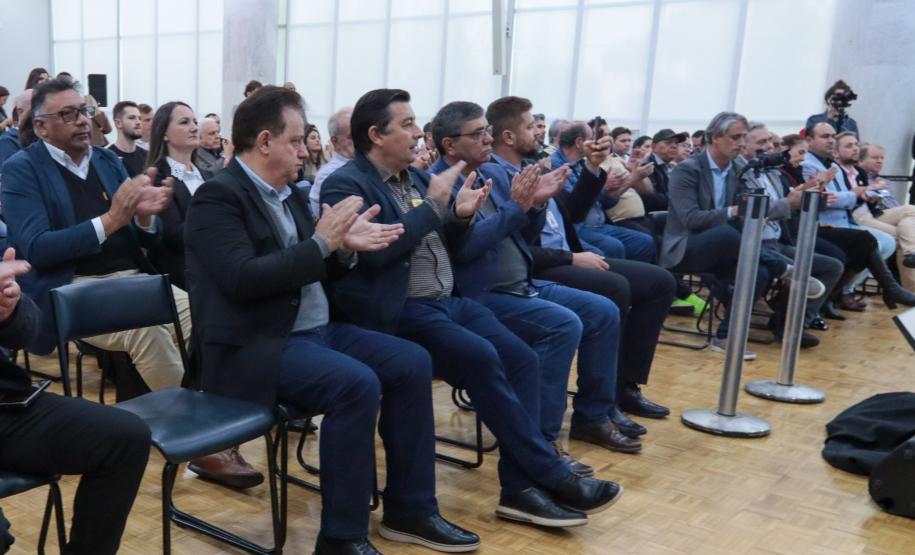 O governador em exercício Darci Piana e o presidente da Sanepar, Wilson Bley, anunciam nesta terça-feira (02) um pacote de investimento em saneamento rural e urbano e distribuição de água, além da conclusão de obras emblemáticas do setor.