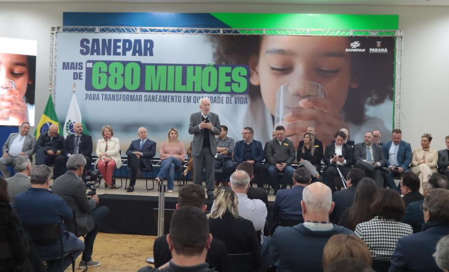 O governador em exercício Darci Piana e o presidente da Sanepar, Wilson Bley, anunciam nesta terça-feira (02) um pacote de investimento em saneamento rural e urbano e distribuição de água, além da conclusão de obras emblemáticas do setor.