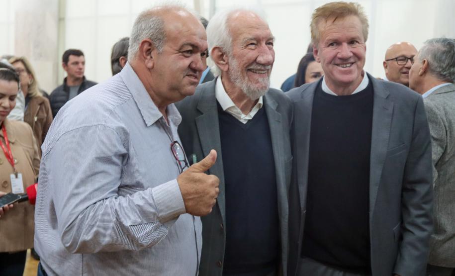 O governador em exercício Darci Piana e o presidente da Sanepar, Wilson Bley, anunciam nesta terça-feira (02) um pacote de investimento em saneamento rural e urbano e distribuição de água, além da conclusão de obras emblemáticas do setor.