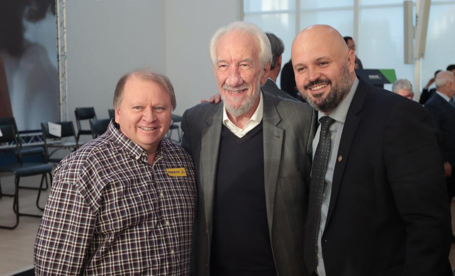 O governador em exercício Darci Piana e o presidente da Sanepar, Wilson Bley, anunciam nesta terça-feira (02) um pacote de investimento em saneamento rural e urbano e distribuição de água, além da conclusão de obras emblemáticas do setor.