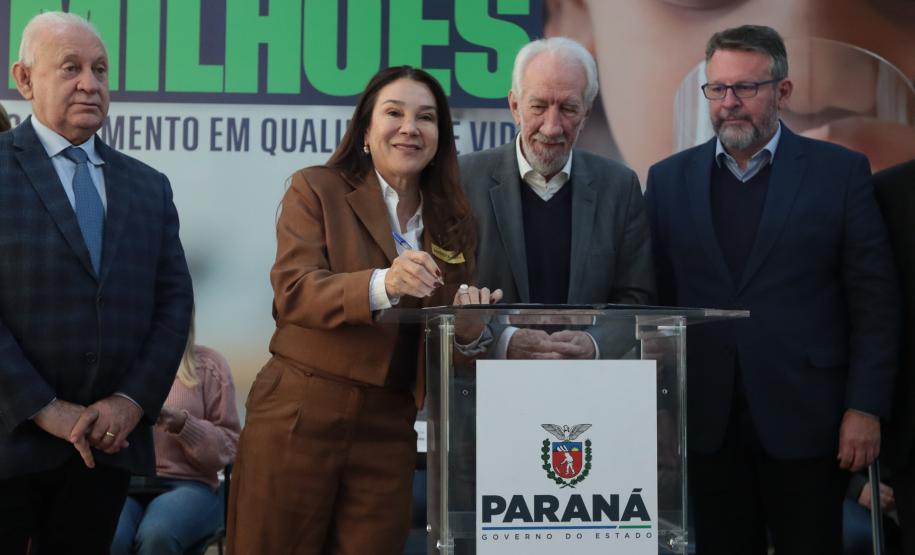 O governador em exercício Darci Piana e o presidente da Sanepar, Wilson Bley, anunciam nesta terça-feira (02) um pacote de investimento em saneamento rural e urbano e distribuição de água, além da conclusão de obras emblemáticas do setor.
