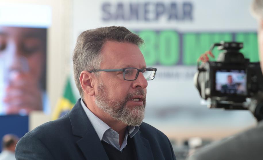 O governador em exercício Darci Piana e o presidente da Sanepar, Wilson Bley, anunciam nesta terça-feira (02) um pacote de investimento em saneamento rural e urbano e distribuição de água, além da conclusão de obras emblemáticas do setor.
