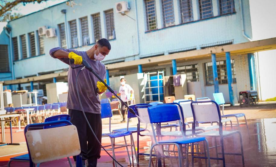 Rio Grande do Sul - Governo do Estado realiza limpeza da Escola Estadual Professora Leopolda Barnewitz. Foto: Pablo Reis/SPGG
