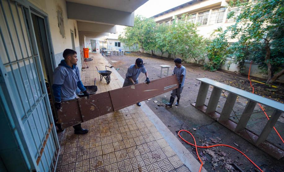 Rio Grande do Sul - Governo do Estado realiza limpeza da Escola Estadual Professora Leopolda Barnewitz. Foto: Pablo Reis/SPGG