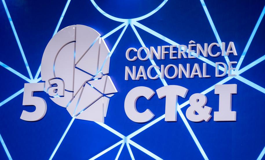 Paraná discute diretrizes para a ciência, tecnologia e inovação em conferência em Brasília