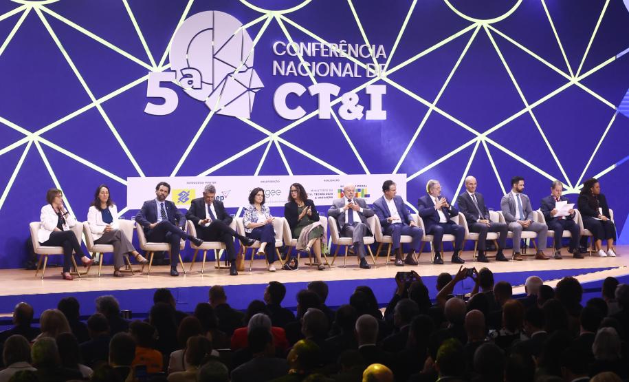 Paraná discute diretrizes para a ciência, tecnologia e inovação em conferência em Brasília