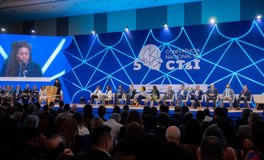 Paraná discute diretrizes para a ciência, tecnologia e inovação em conferência em Brasília