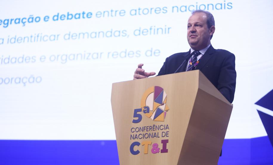 Paraná discute diretrizes para a ciência, tecnologia e inovação em conferência em Brasília