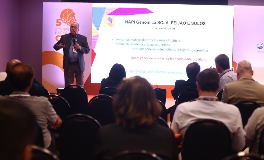 Paraná discute diretrizes para a ciência, tecnologia e inovação em conferência em Brasília