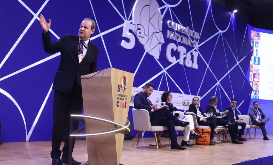 Paraná discute diretrizes para a ciência, tecnologia e inovação em conferência em Brasília