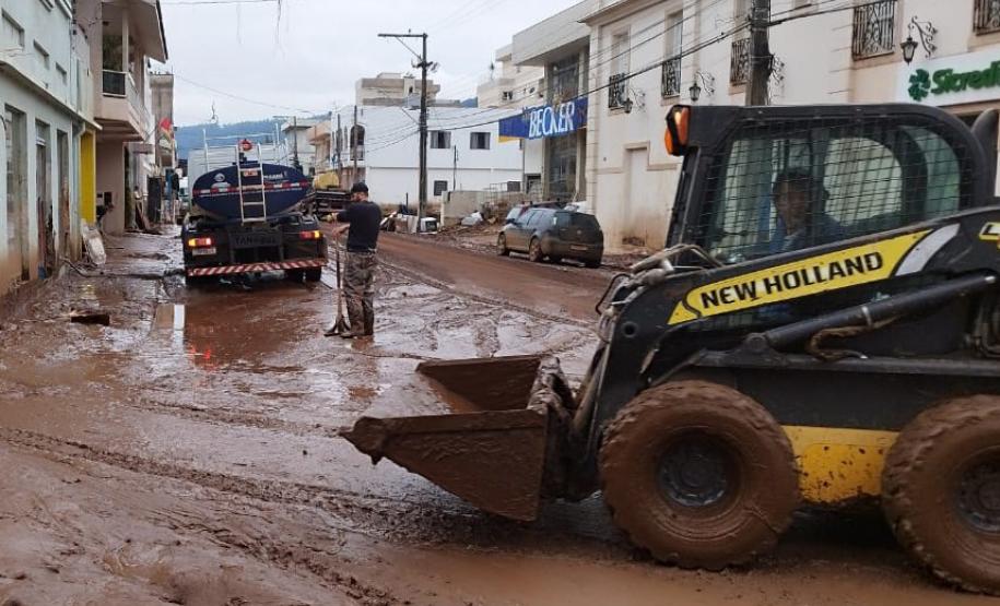 Rio Grande do Sul - Governo do Estado realiza limpeza da Escola Estadual Professora Leopolda Barnewitz. Foto: Pablo Reis/SPGG
