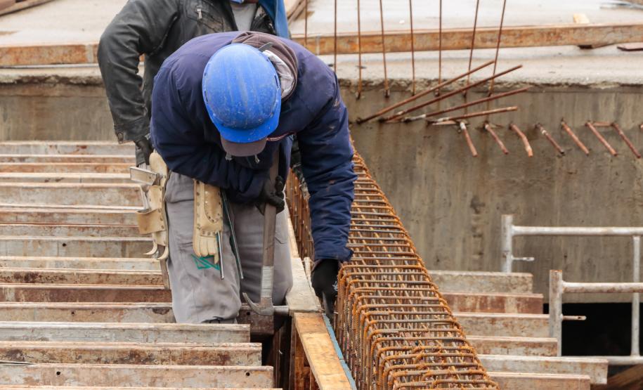 Com meio milhão de empregos desde 2020, Paraná alcança 3,2 milhões de carteiras assinadas